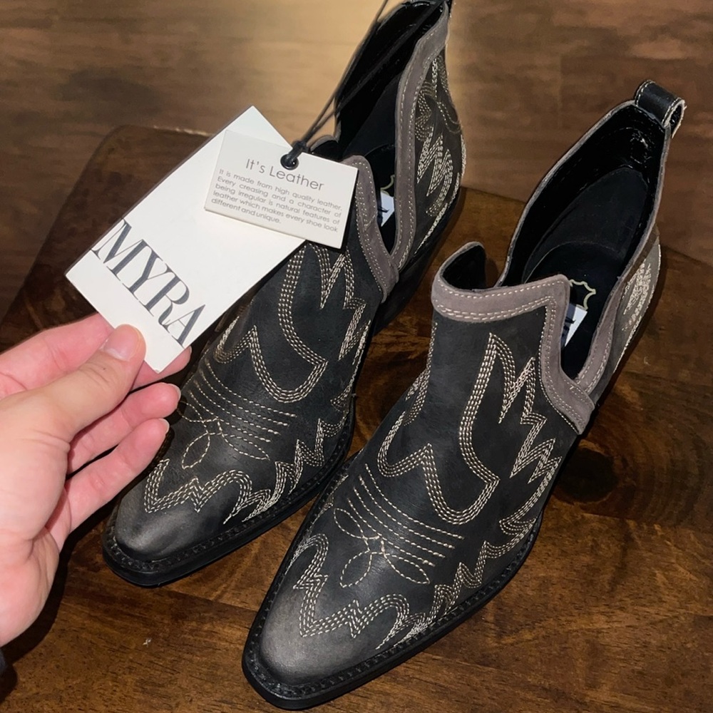 Brand new-Kyra booties